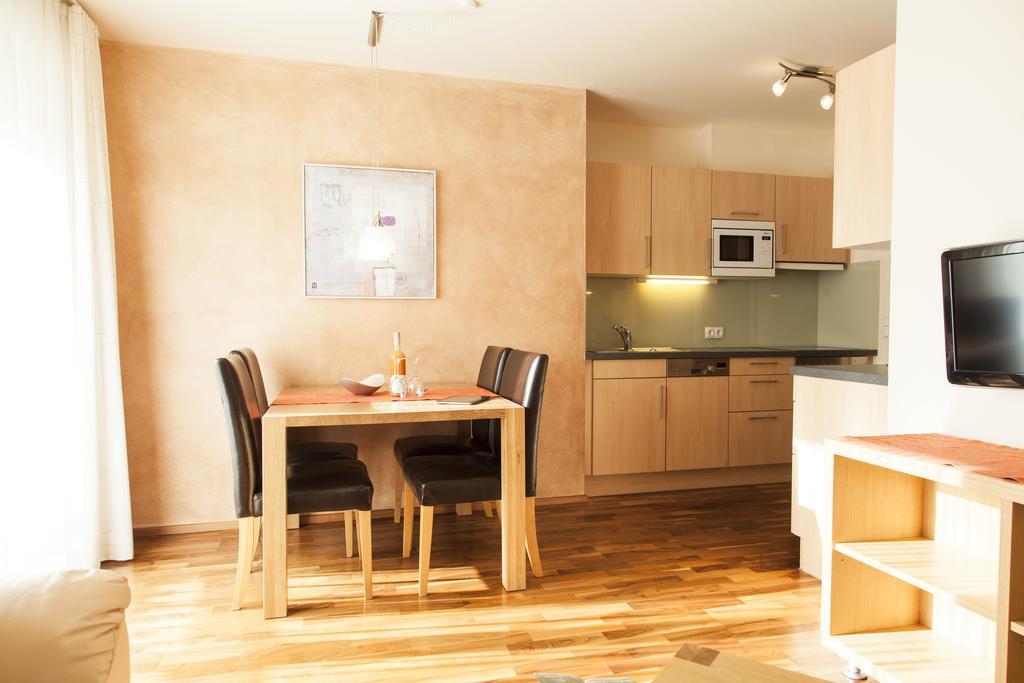 Haus Sonneneck - Ski In & Out Санкт-Антон-ам-Арльберг Номер фото
